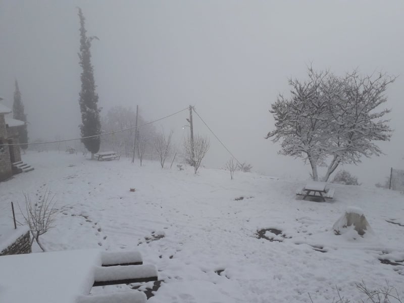 Στα λευκά η Μονή Αγίου Προκοπίου (φώτο)