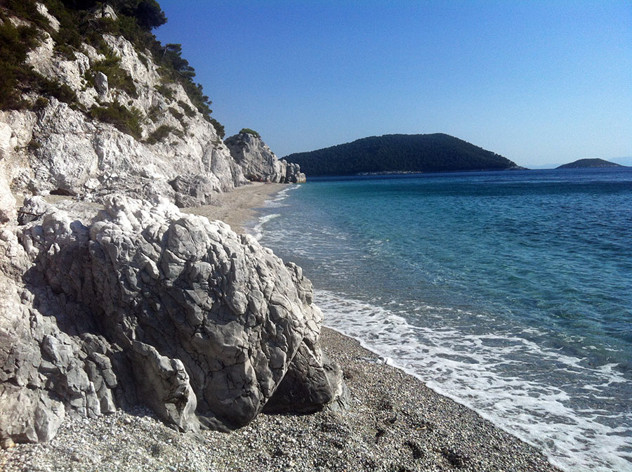 Η παραλία Χόβολο της Σκοπέλου