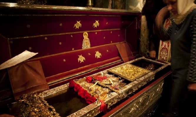 Πώς ο Άγιος Σπυρίδωνας χαλάει τα υποδήματά του: Οι φοβερές παραδόσεις για τον Άγιο της Κέρκυρας